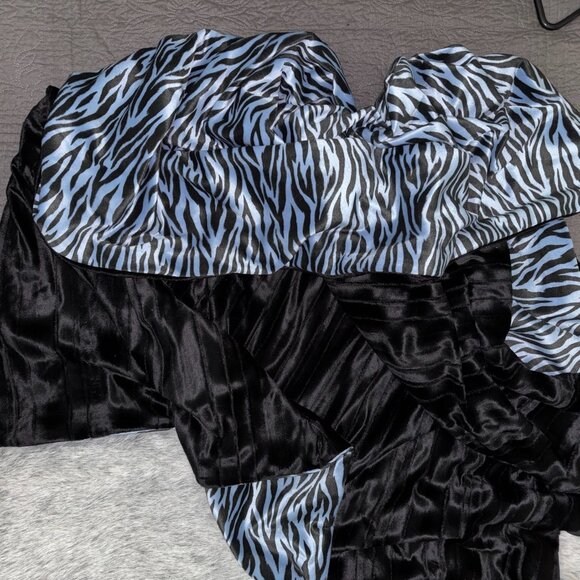 Black Mink Faux Fur throw with blue and black Snake patterned lining - Picture 7 of 7